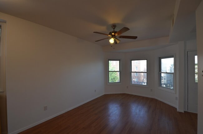 Building Photo - 211 Duncan Ave