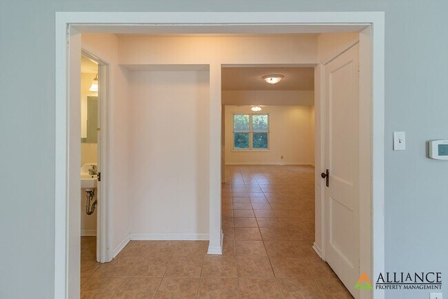 Building Photo - 1404 Legore Ln