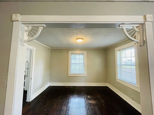 Building Photo - 3BR/1BA Home