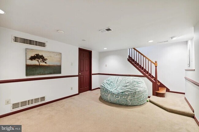 Building Photo - 202 Tinker Dr