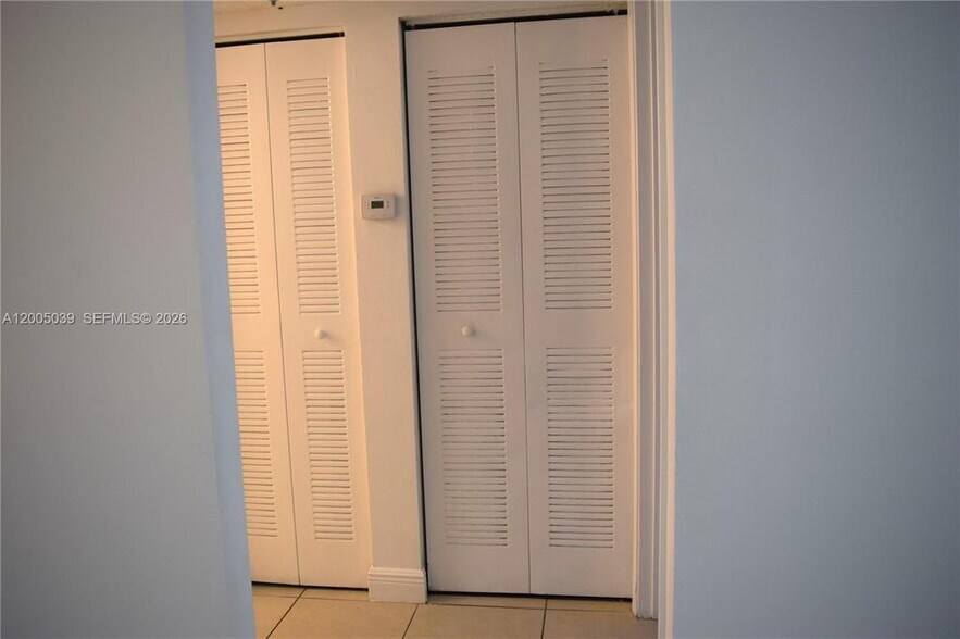 Building Photo - 5628 Rock Island Rd