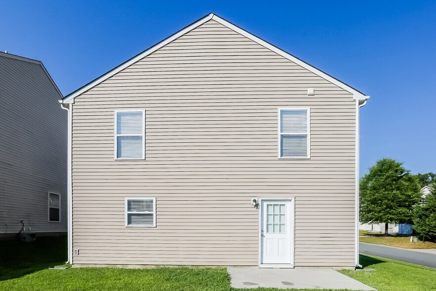 Building Photo - 803 Chastain Ave