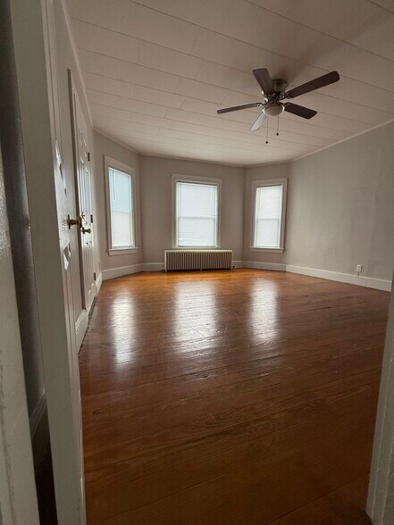 Building Photo - 158 Forest St