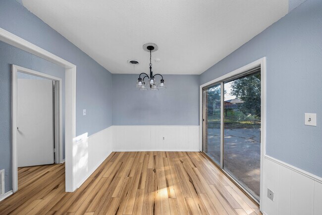 Building Photo - 5011 SE Avalon Ave