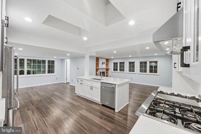 Building Photo - 808 Cottonwood Dr