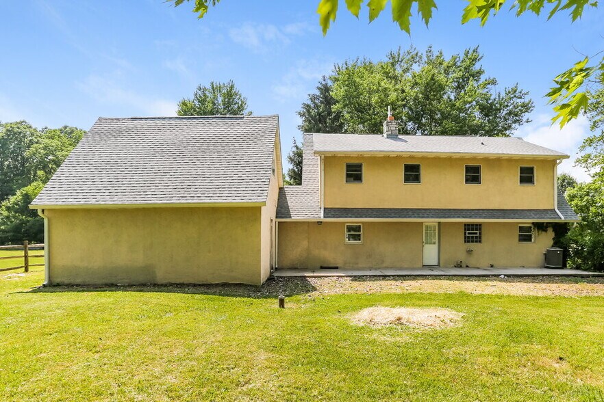 Building Photo - 4745 Summit Rd SW