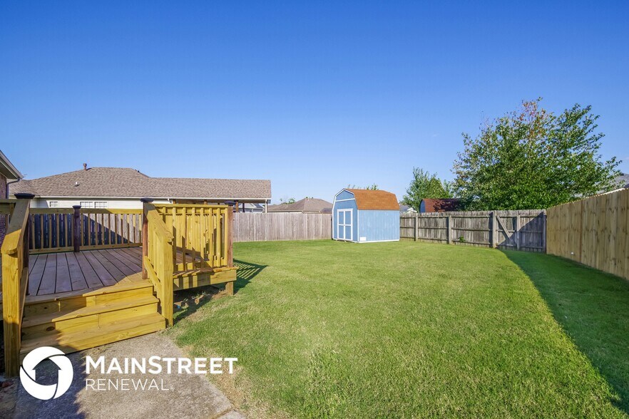 Building Photo - 5220 Plume Dr