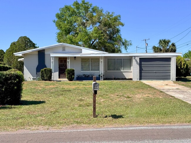 Primary Photo - Peaceful 2-Bedroom Home Near Lake Starr