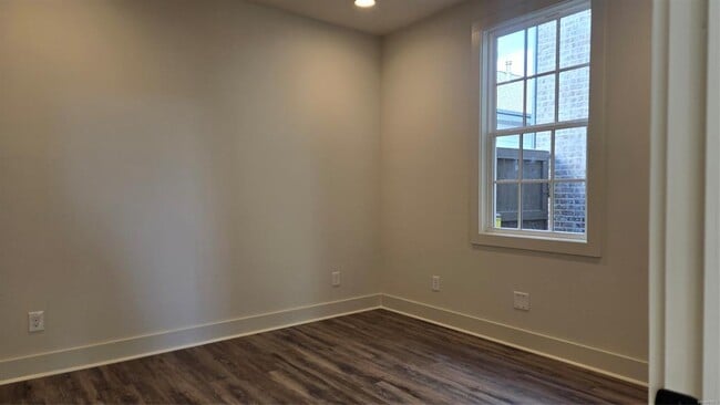 Building Photo - 4517 Broadwick St