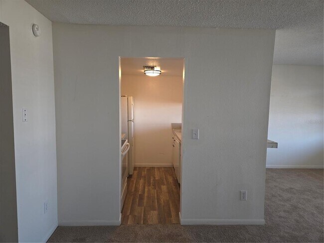 Building Photo - 2525 W Bay Dr