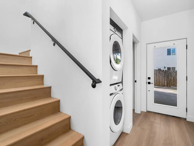 Building Photo - 5661 Campanile Way