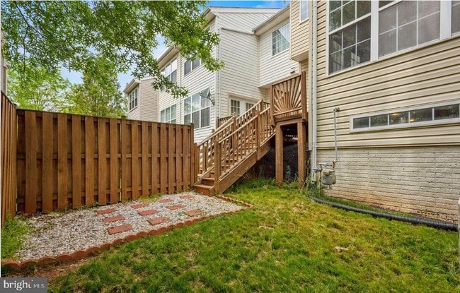 Building Photo - 45556 Lakemont Square