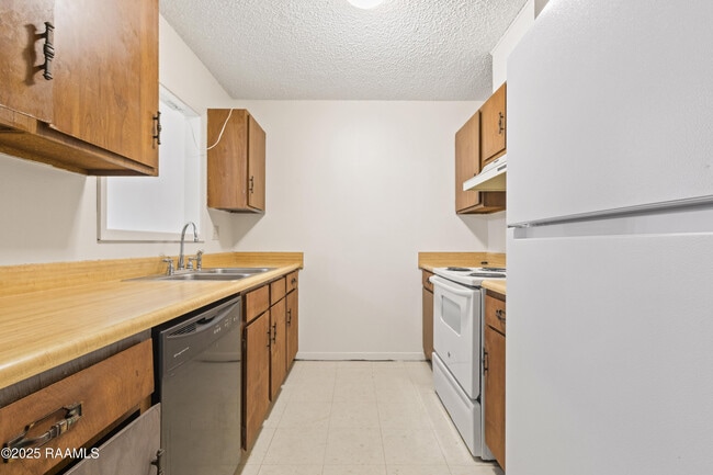 Building Photo - 504 Knollwood Cir