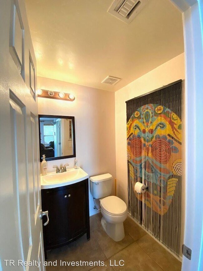 Building Photo - 5 br, 3 bath House - 372 Camino De las Casita