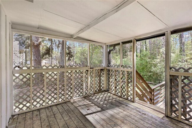 Building Photo - 1246 Elgin Way