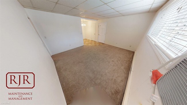 Building Photo - 2 br, 1 bath Apartment - 104 6th St NE Apt 2
