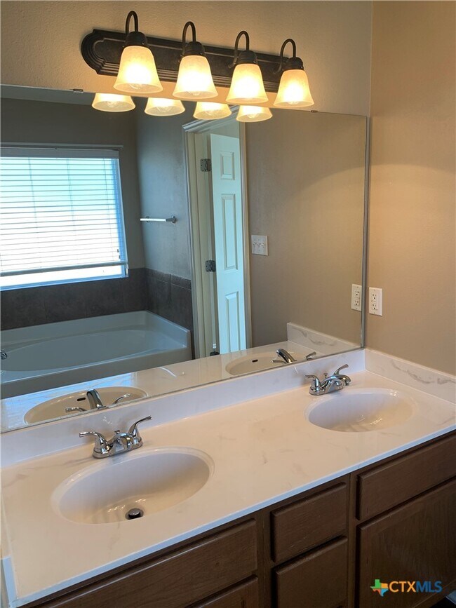 Building Photo - 1113 Branchwood Way