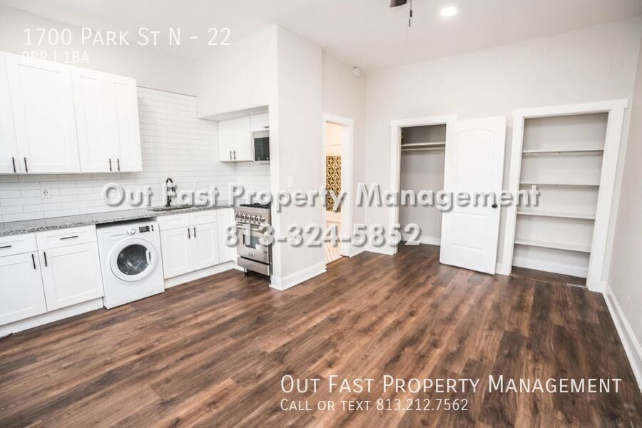 Building Photo - 1700 Park St N