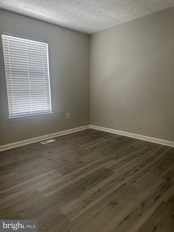 Building Photo - 405 Park Cove Dr