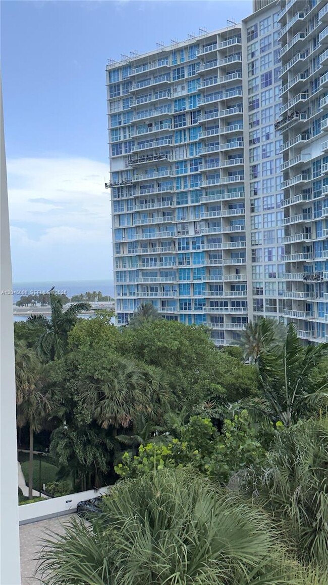 Building Photo - 2333 Brickell Ave
