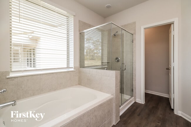 Building Photo - 14715 Country Club Dr