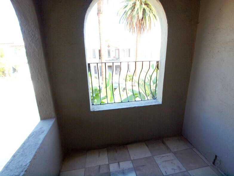 Building Photo - 517 N Spaulding Ave