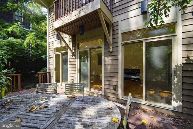 Building Photo - 4532 Broad Branch Rd NW