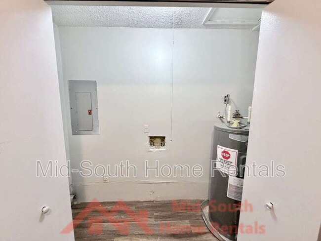 Building Photo - 3829 Walsingham Dr
