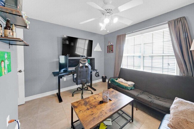 Building Photo - 2216 Calle De Pizzaro