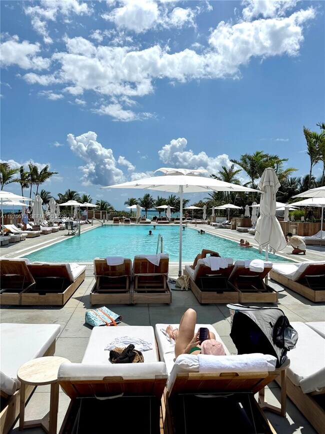 Building Photo - 2301 Collins Ave