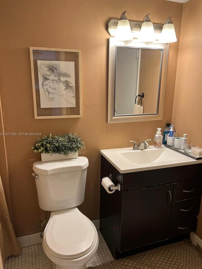 Building Photo - 16465 NE 22nd Ave