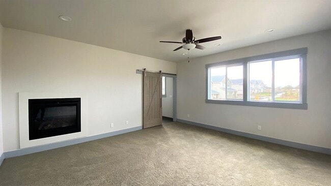 Building Photo - Lovely Home in New Community 10 min North of Redding!