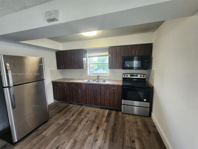 Primary Photo - 4117 Woodside Dr