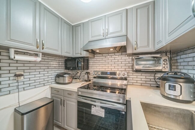 Building Photo - Charming central 3BR Condo in Honolulu