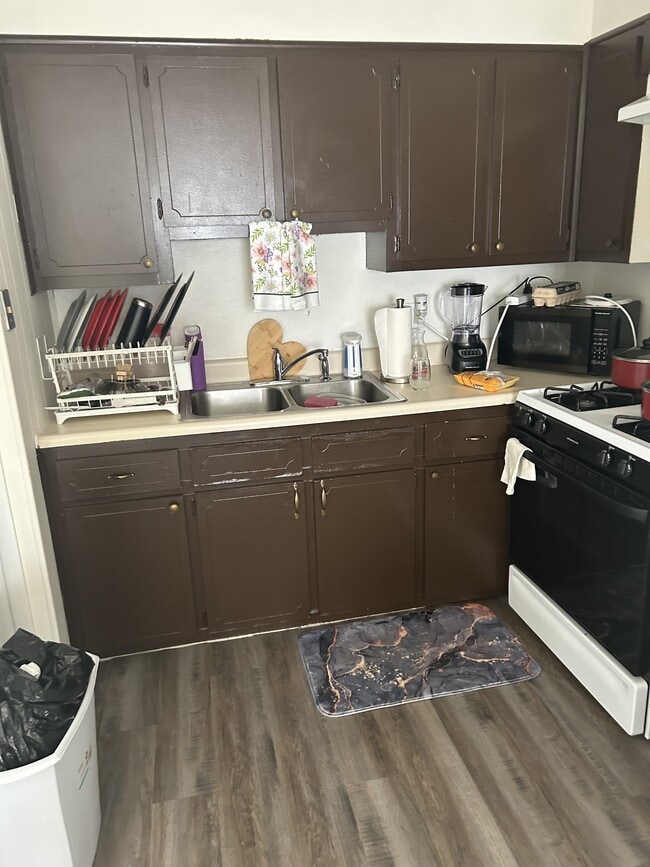 Building Photo - 2523 W Monroe St