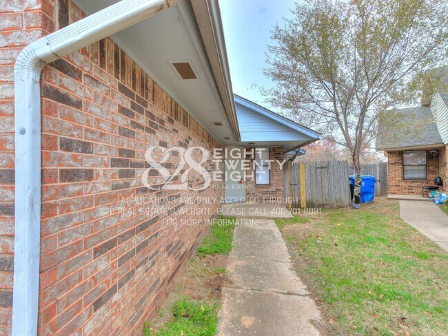 Building Photo - Now Touring & Available for Move in! 3 Bed/1.5 Bath Duplex in West Norman!