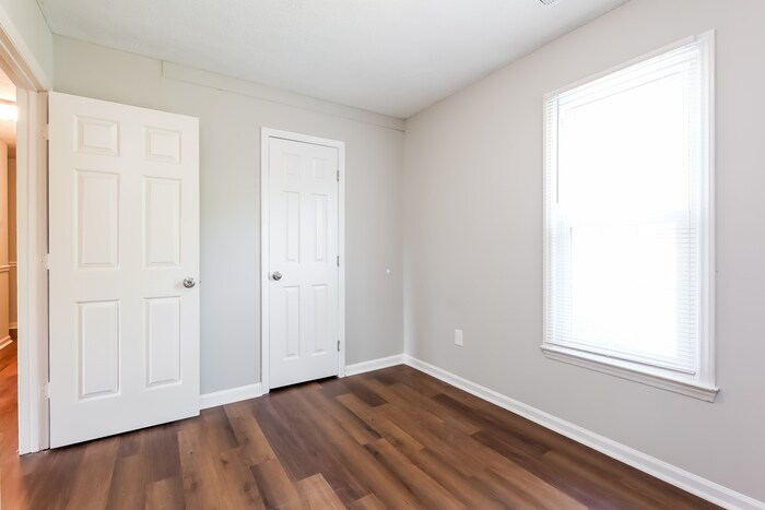 Building Photo - 406 Weaver Ln