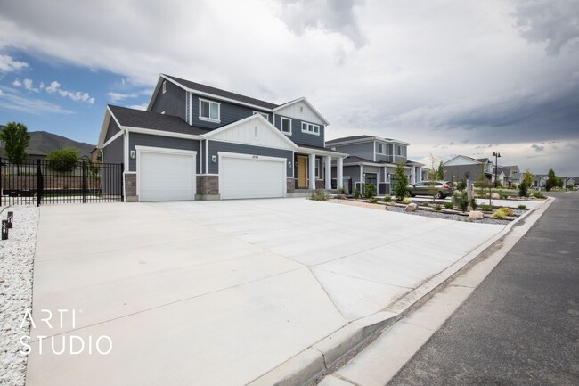 Building Photo - Nearly New Beautiful 3 Bed / 3 Bath Home i...