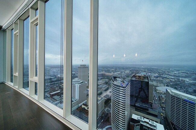 Building Photo - Stunning 505 Condo!