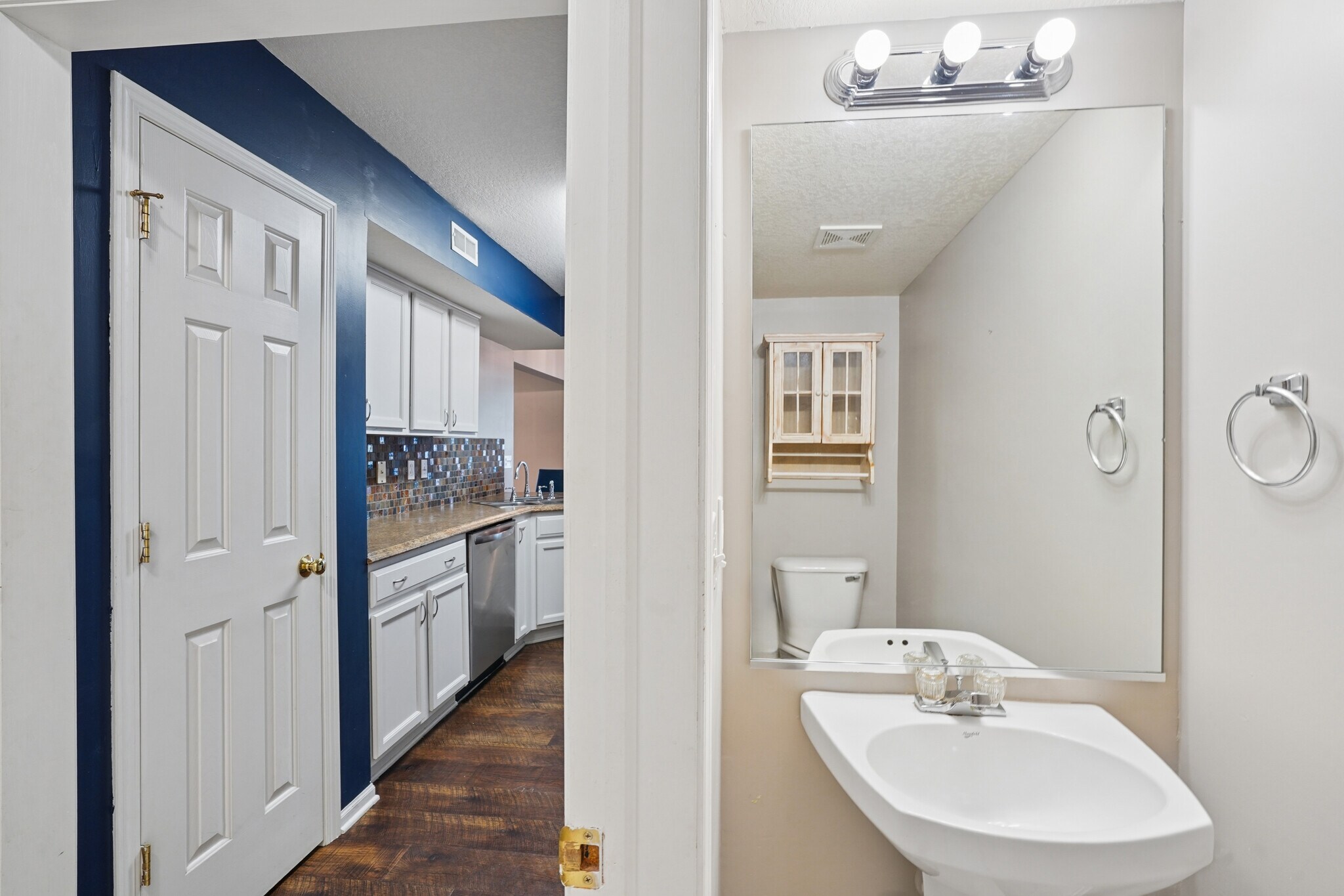 Building Photo - 2100 Meadow Chase Ln