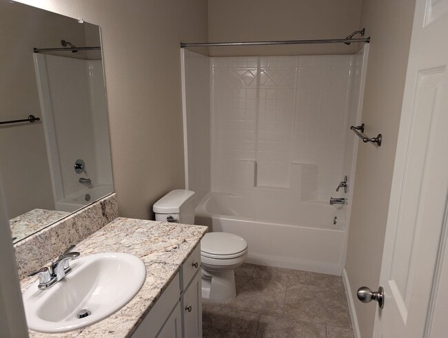 Building Photo - Modern and well appointed home in Clovis, ...