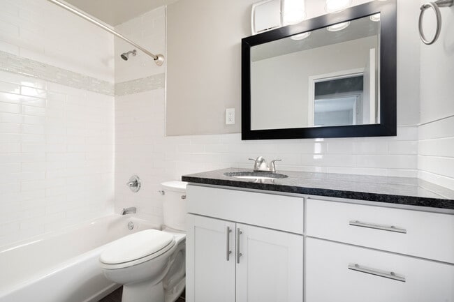 Building Photo - 3116 Girard Apartments