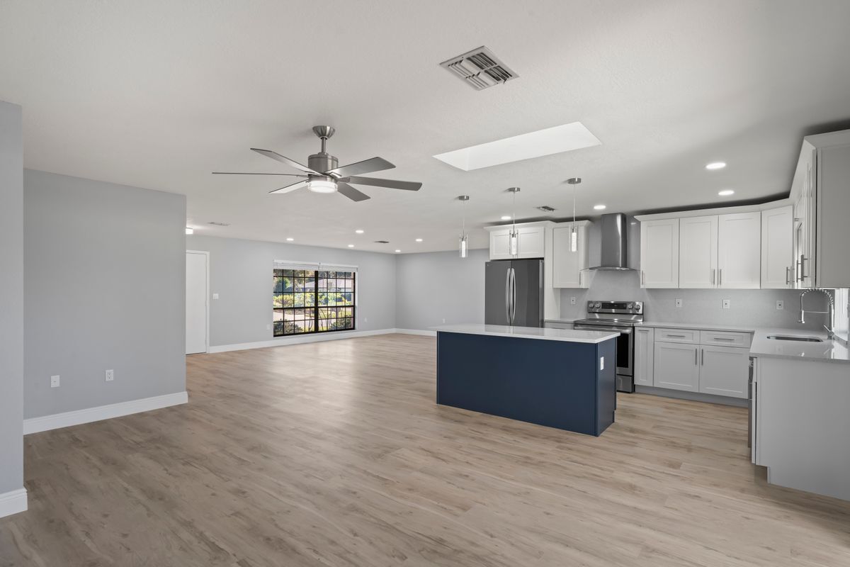 Building Photo - 8312 Roxboro Dr