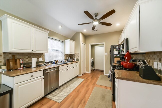 Building Photo - 9926 Elm Meadow Trail