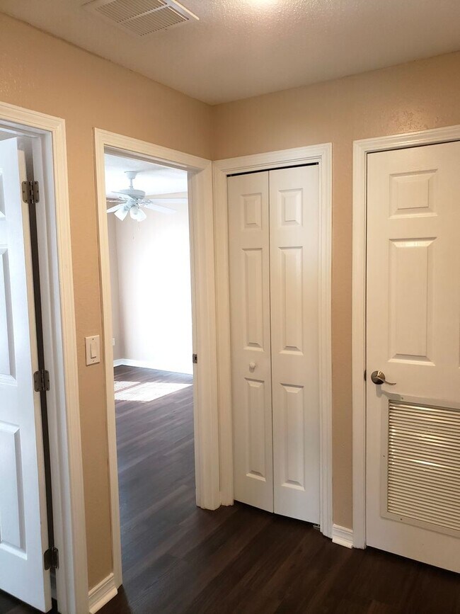 Building Photo - Beautiful home with Swimming Pool in the Hammocks. 4 bedroom 2 bath -Pool lawn service included!!!