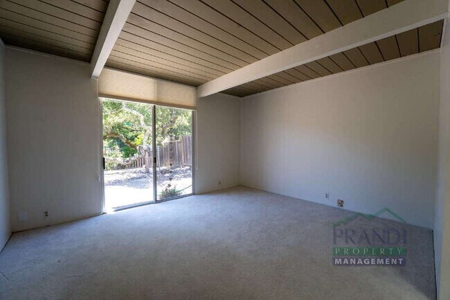 Building Photo - 1221 Idylberry Rd