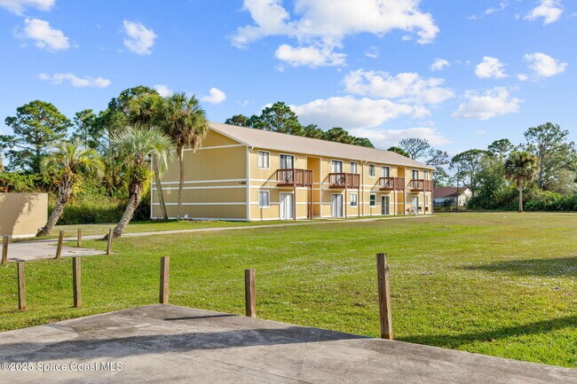 Building Photo - 1884 Agora Cir SE