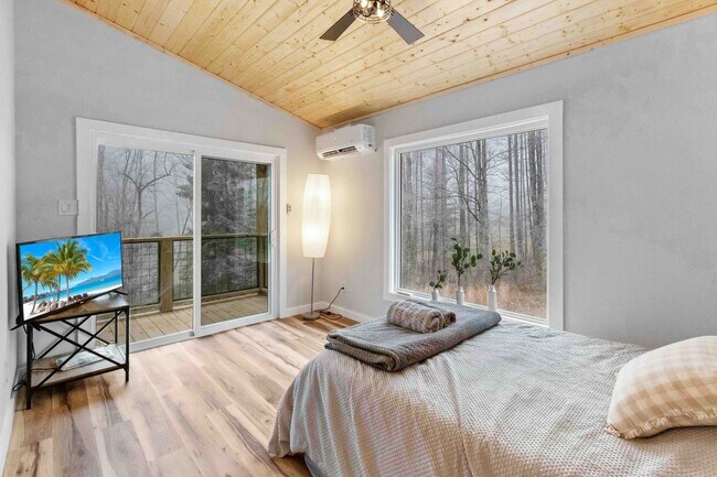 Building Photo - 124 Glad Tidings Ln