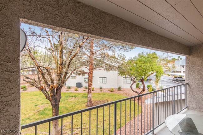 Building Photo - 2840 Blue Bonnet Dr