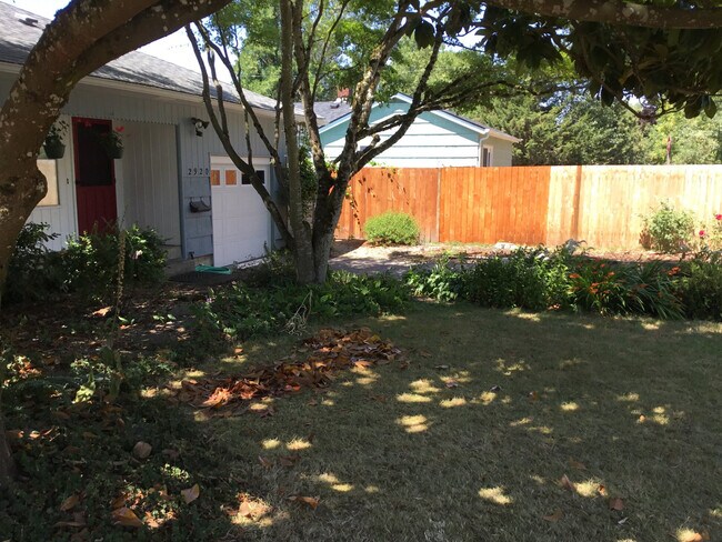 Building Photo - Great 3 Bedroom, 1.5 Bathroom Home in SE Eugene